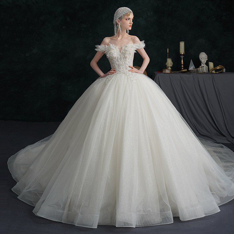 主婚纱礼服2021新款冬季新娘一字肩v领轻奢大拖尾大气轻纱宫廷风