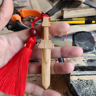 新品桃木剑女辟邪手把件镇宅护身家用纯手工随身小孩小号挂件摆件