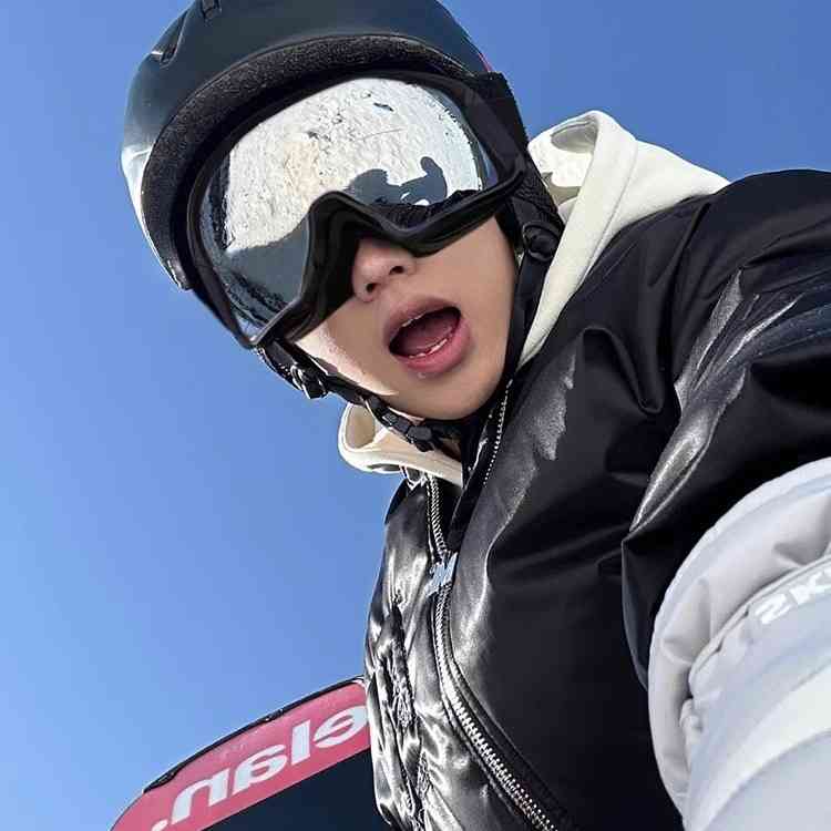 冬季滑雪镜男骑行摩托车防风户外运动雪地墨镜遮阳防眩光护目镜女
