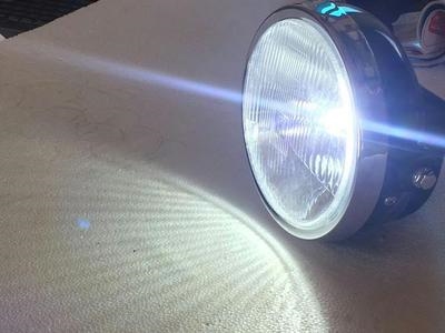 带改装大灯led配件灯泡适用于铃木爽两锐-风扇摩托车爪en150a