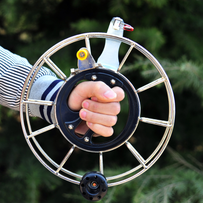 新品潍坊风筝线轮新款大轴承静音不锈钢风筝轮手握轮凯夫拉线套餐