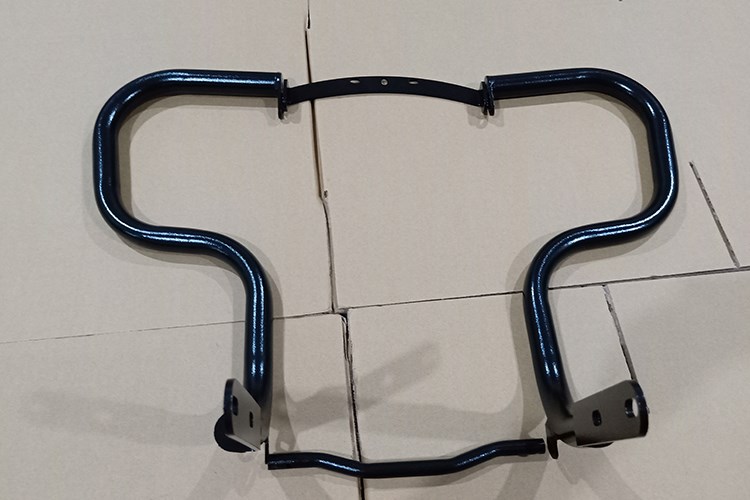 用于奔达金吉拉300摩托车排气管防烫罩隔热z保护盖复古边包保险杠