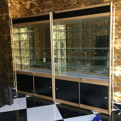 带玻璃门的展示柜带锁图片
