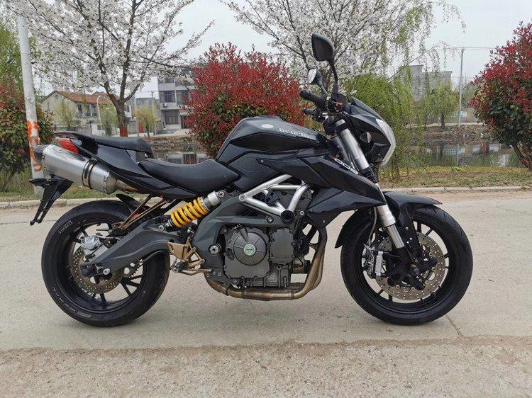 一折摩托车跑车 四缸街车_黄龙bj600摩托车bn四缸水冷xcb400中量级地