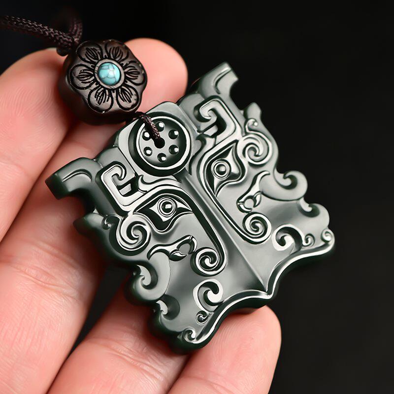 天然新疆和田玉塔青吊坠男女士转运兽面复古饕餮纹挂件饕餮吊坠女