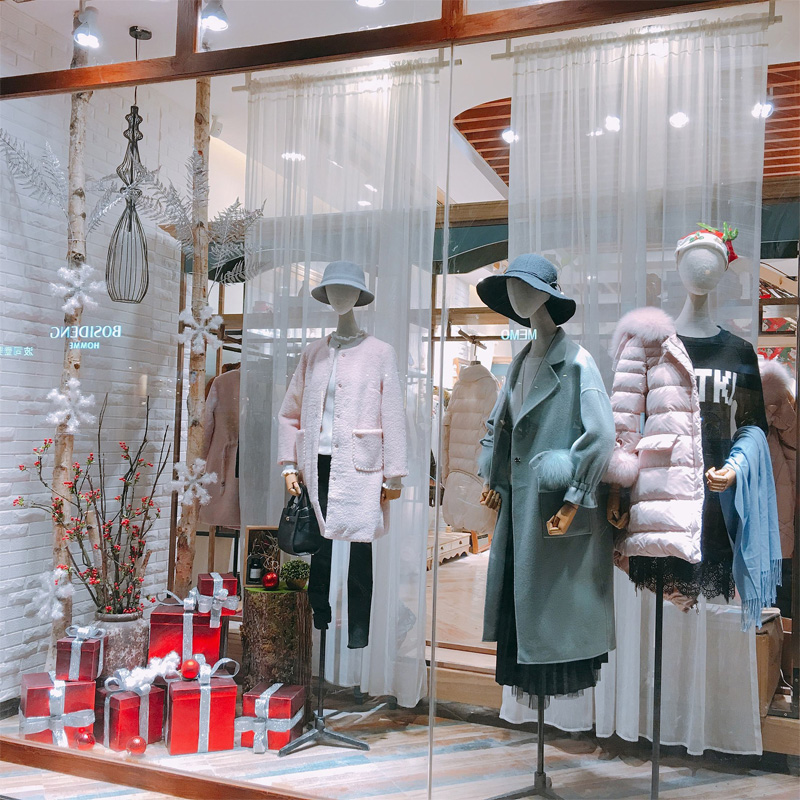 服装店橱窗装饰纱帘