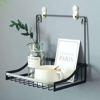 放照片的架子墙上