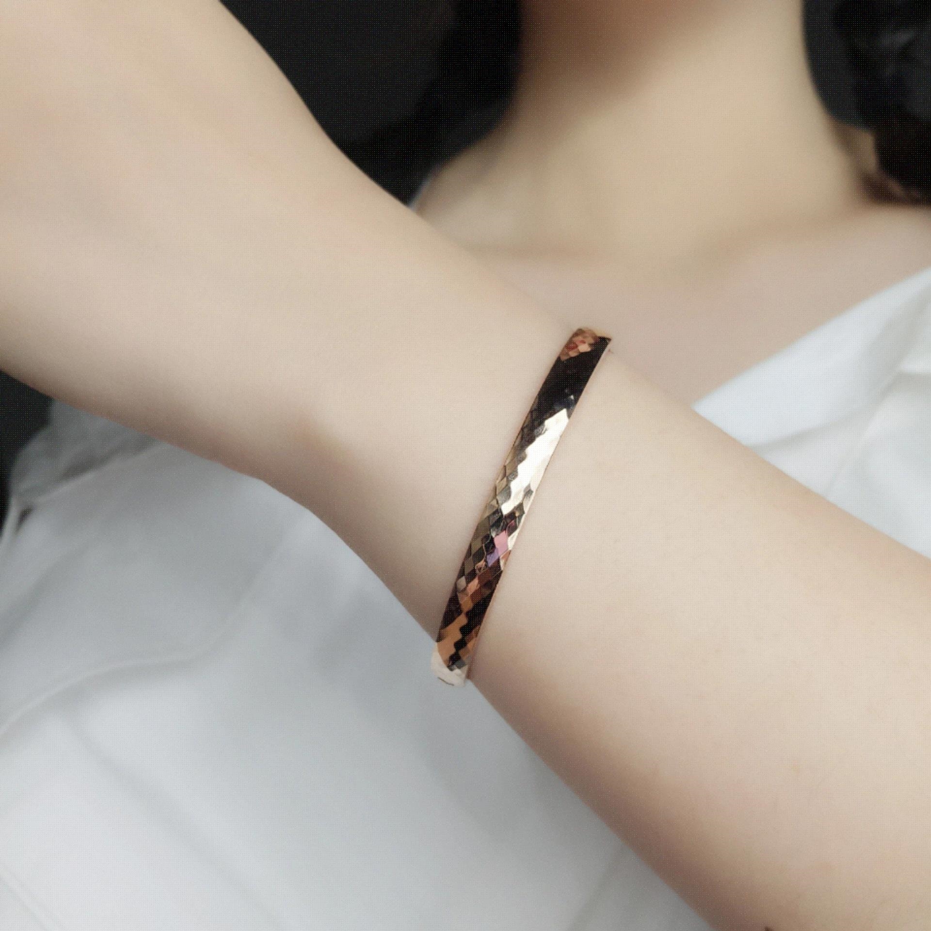 钛钢金色手镯不掉色图片