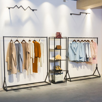 特色服装展示架图片