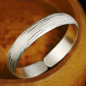 高档手工银饰云南999纯银手镯女款开口手环时尚宽面雪花银镯子可