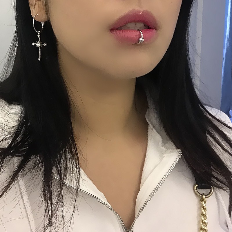 唇钉假无洞个性唇环鼻环假鼻钉欧美潮酷钛钢假唇钉无洞嘴钉贴隐形