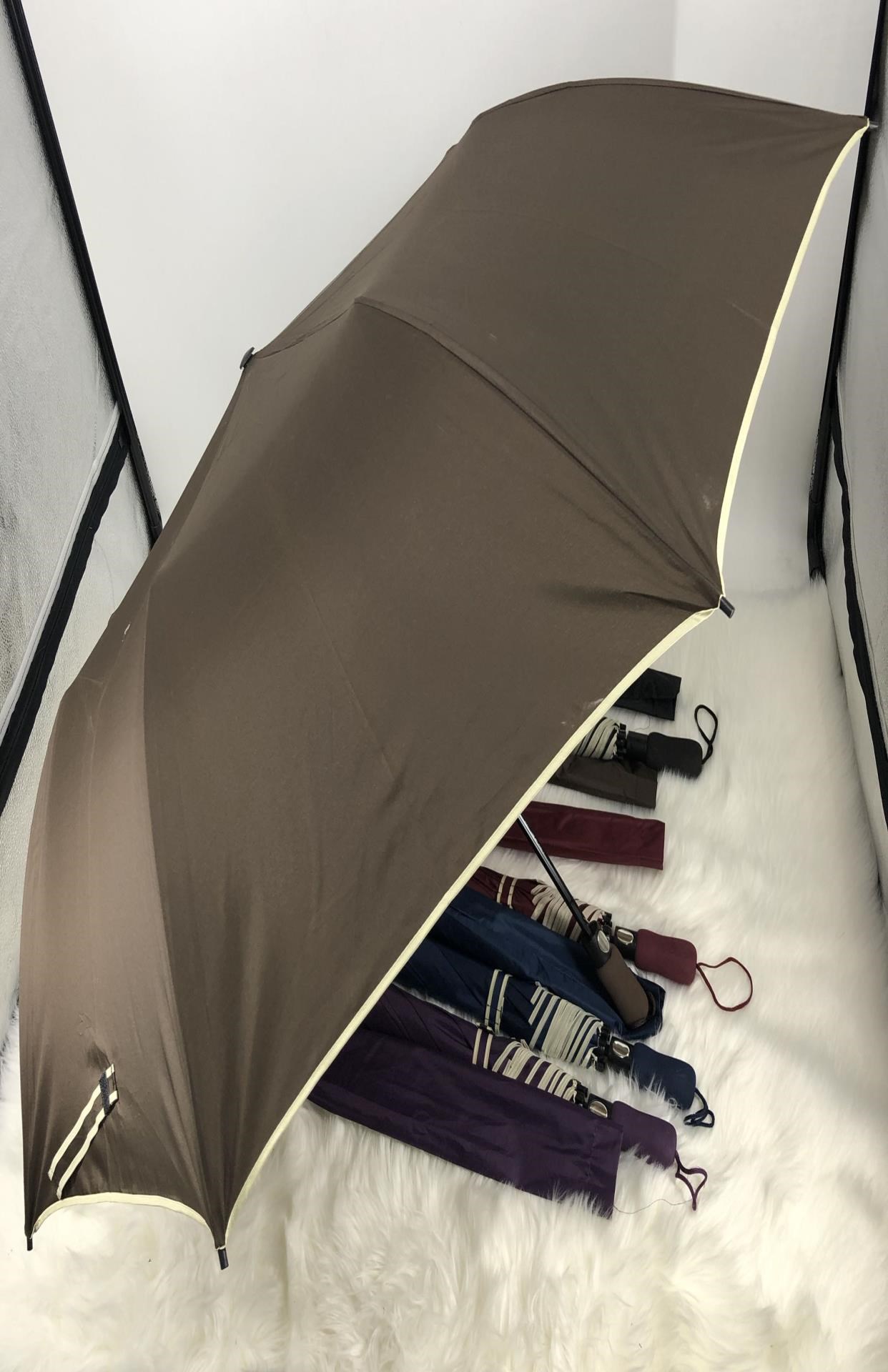 二折半自动大商务晴雨伞图片