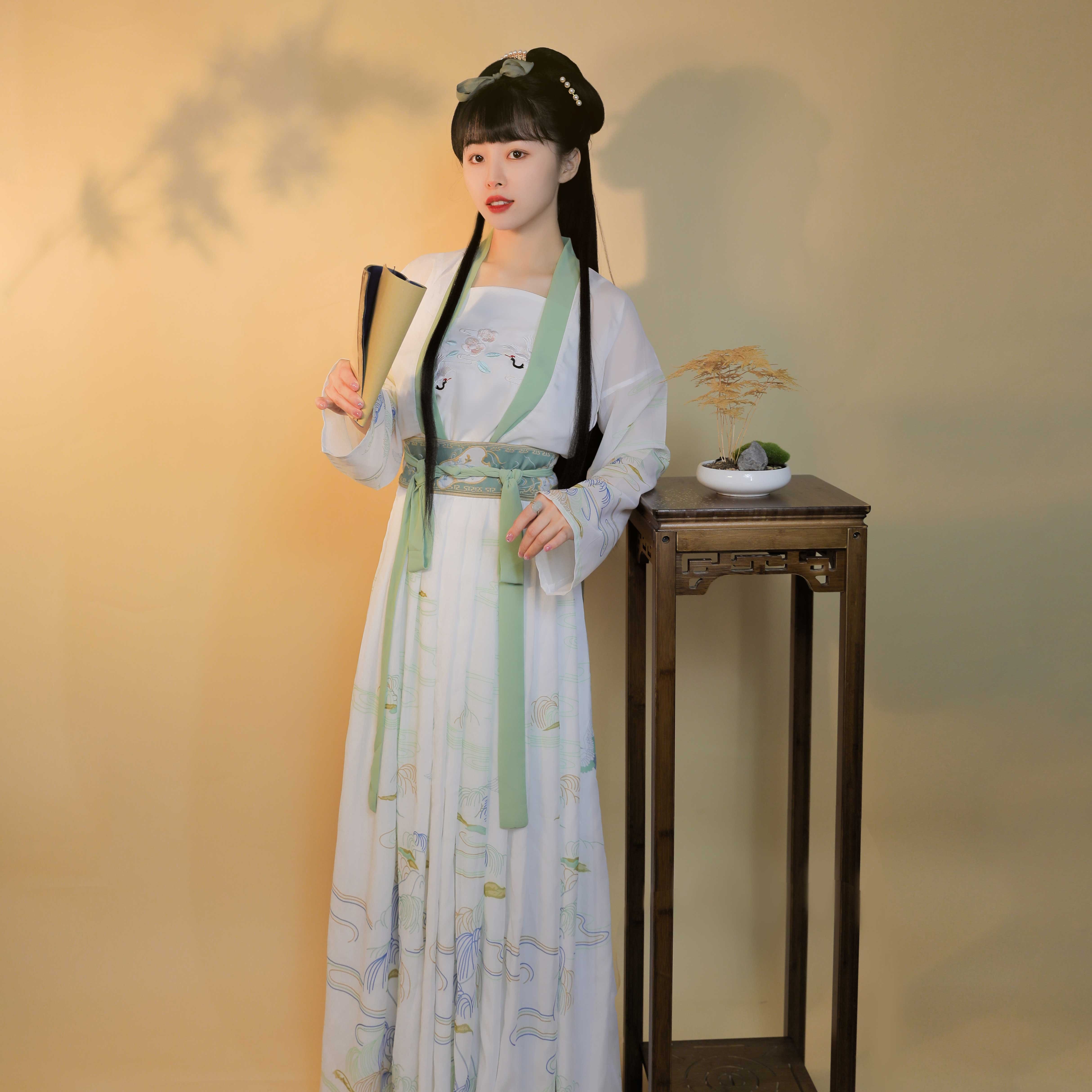 原创青云台春夏薄款绿色一片式齐腰印花襦裙日常闺蜜装汉服女