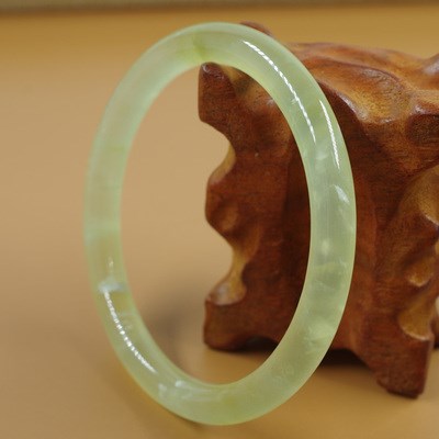 岫玉细圆条手镯价格