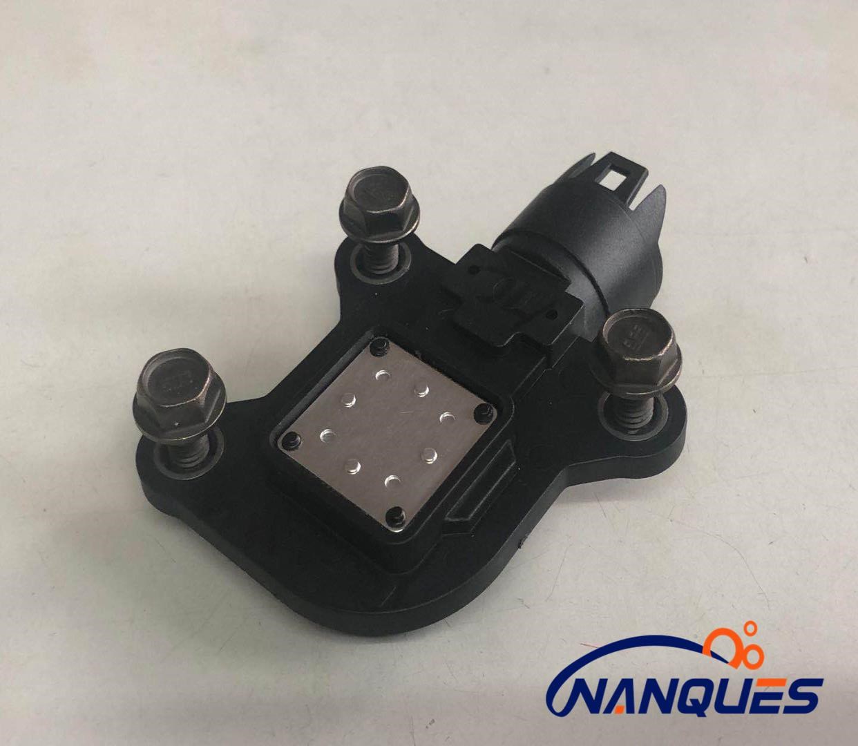 宝马x1偏心轴传感器图片