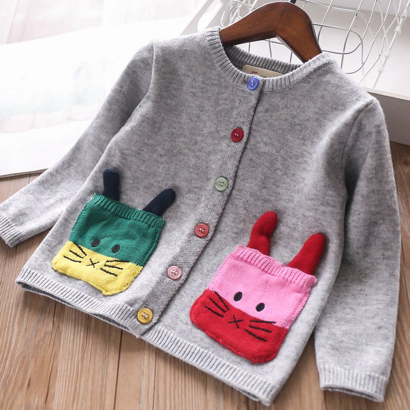 2020春款女童百搭可爱卡通口袋彩色扣子毛衣开衫外套童装