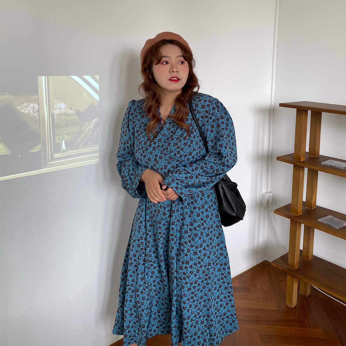 大码胖妹妹mm洋气连衣裙女2020年秋冬装新款茶歇法式炸街碎花裙子