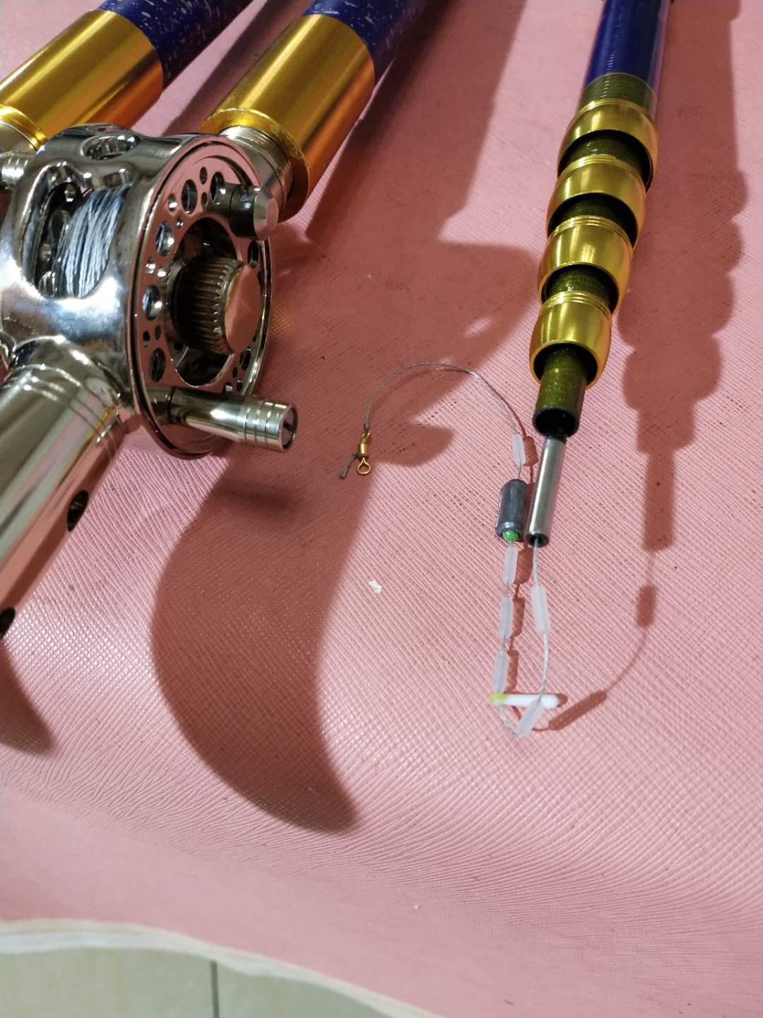 鱼竿手竿带渔轮图片