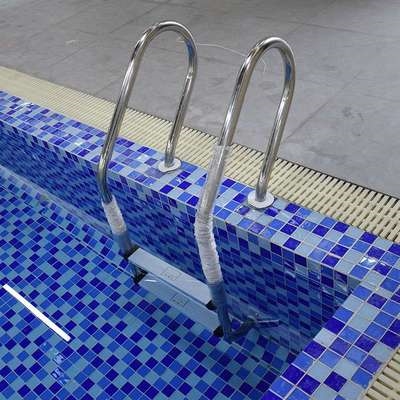泳池扶梯游泳池专用下水梯304不锈钢免预埋双面支架加厚爬梯踏板