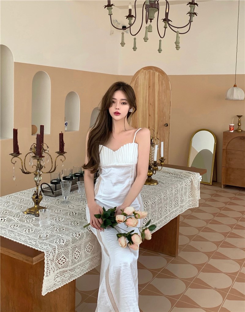 设计感高端珠光缎面蕾丝拼接吊带法式一字肩连衣裙轻奢名媛礼服裙