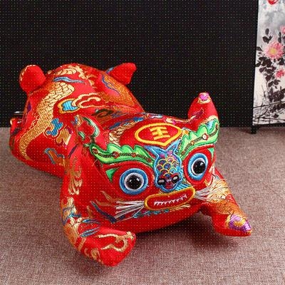 热销立体刺绣布老虎双头传统面料