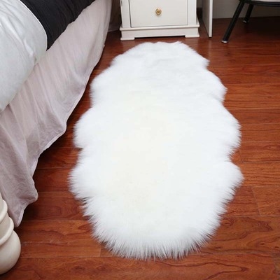 白毛地毯卧室图片