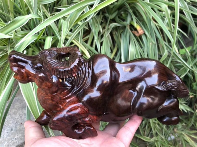 老挝大红酸枝牛气冲天黄牛木雕摆件交趾黄檀雕刻工艺品生肖牛摆.