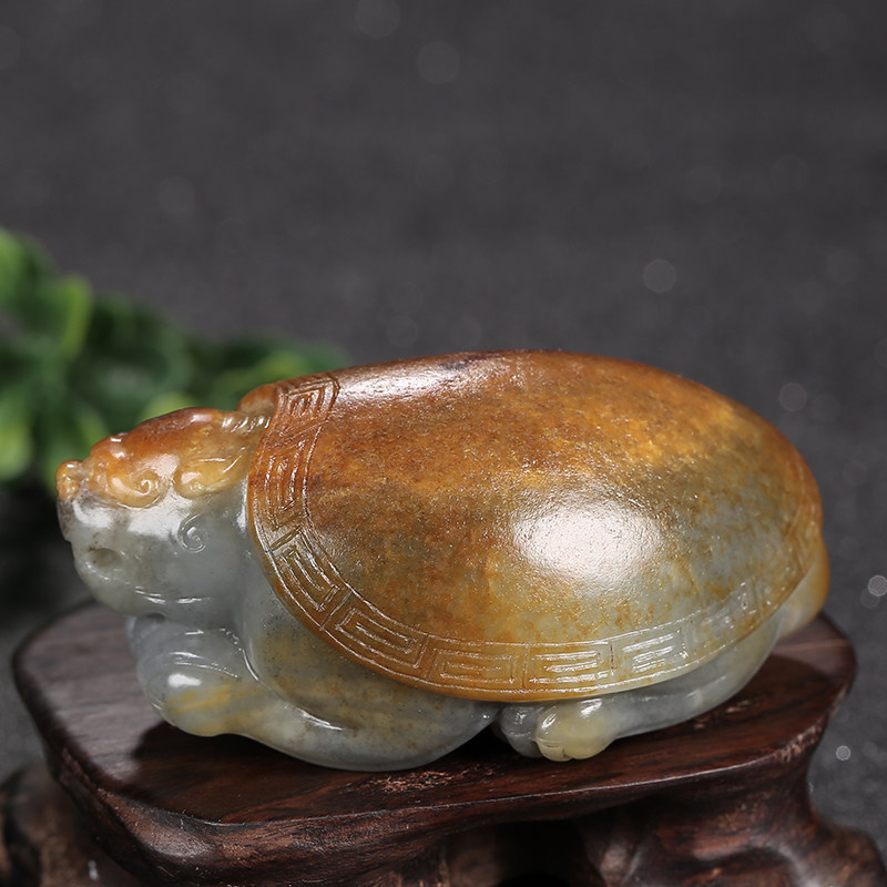 中国青年玉雕艺术家张安琪和田玉把件 龙龟 107克