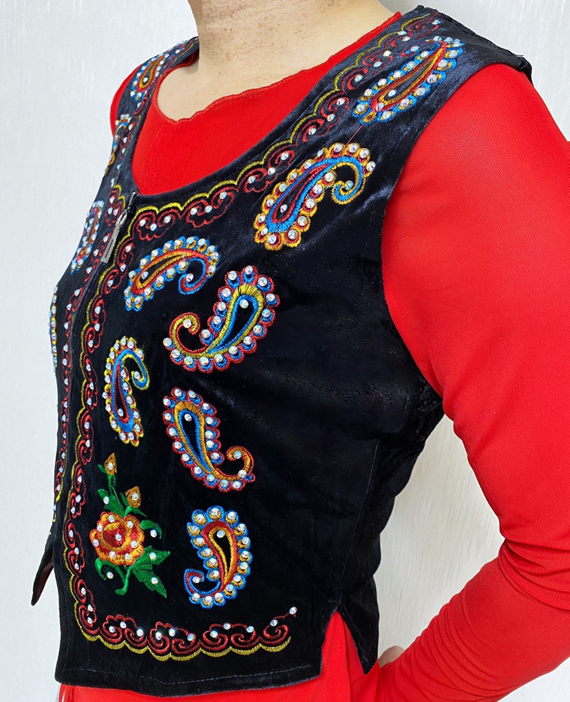 新疆民族新款绣花马甲舞蹈演出衣服坎肩背心女士广场舞服装短马夹