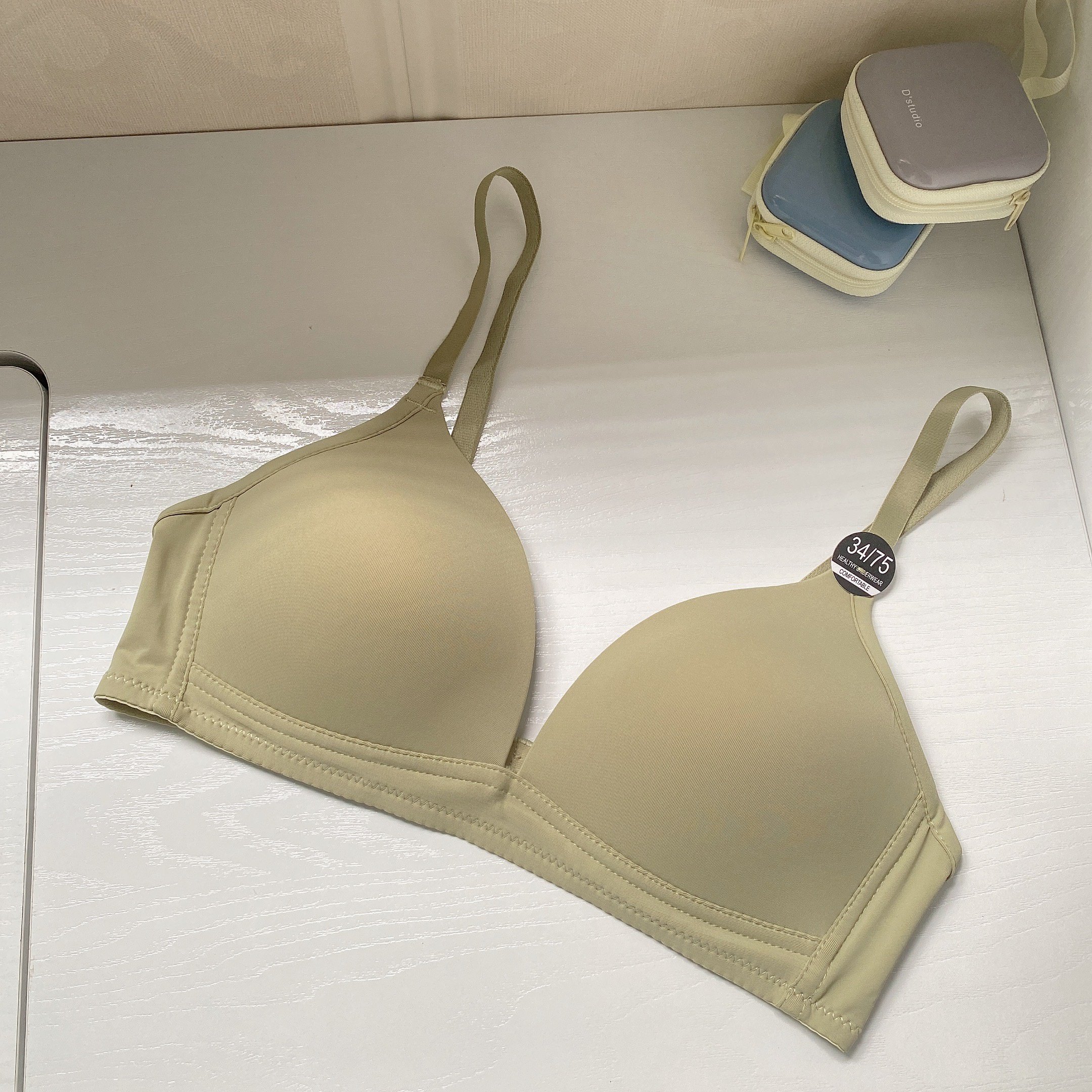 薄f款舒适无痕内衣女无钢圈少女简约光面法式三角杯文胸罩套装