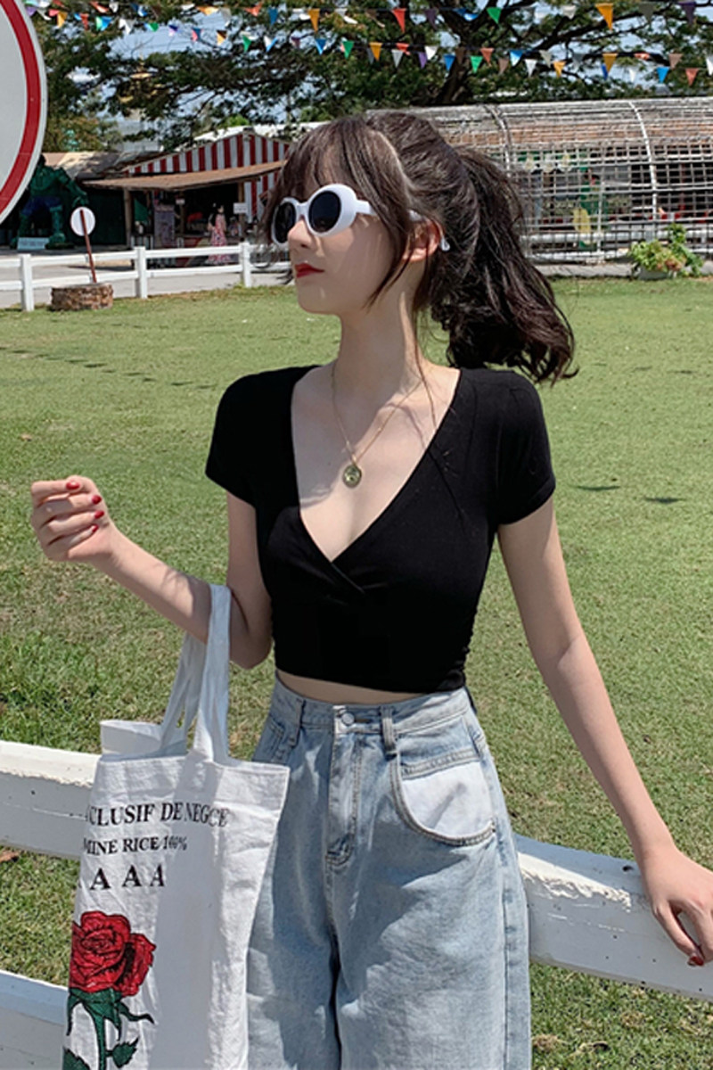 港风短袖t恤女夏性感深v领外穿低胸韩版紧身露脐显胸短款露脐上衣