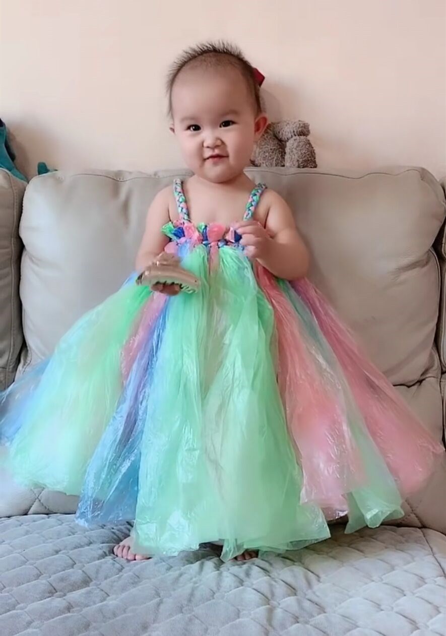 女孩环保蓬蓬公主裙塑料袋手工制作婚纱女童时装走o秀母女亲子装