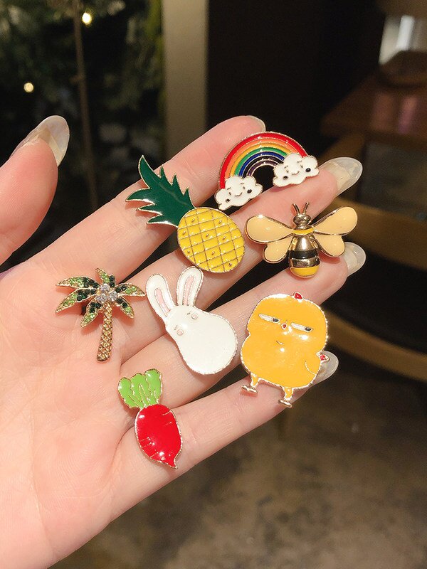 森系别针女孩小清新书包上的小别针低领配饰胸针玩偶衣领装饰可爱