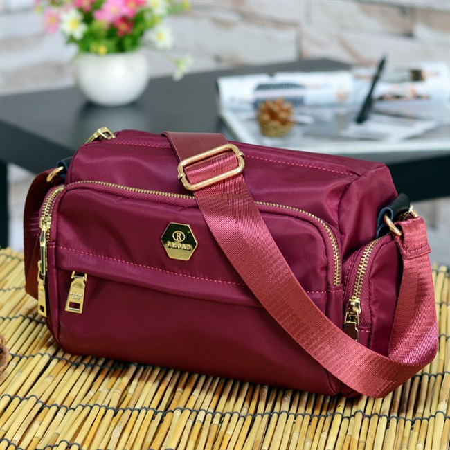 休闲小肩包女价格