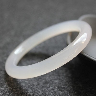 天然巴西白玉髓手镯玛瑙玉石玉器圆条冰种玉镯女款镯子厂家