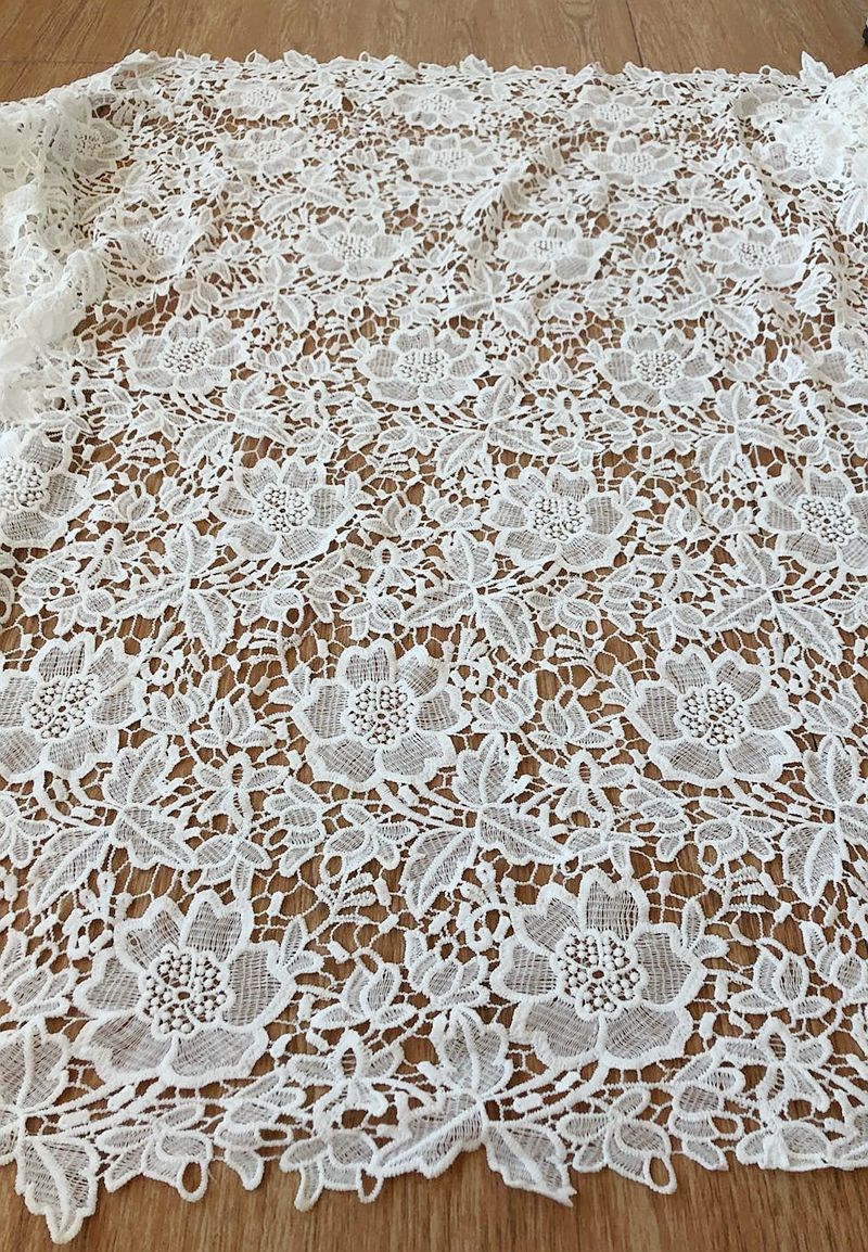 2021米幅刺绣i镂空蕾丝牛奶丝绣花面料白色水溶玫瑰款半花边满