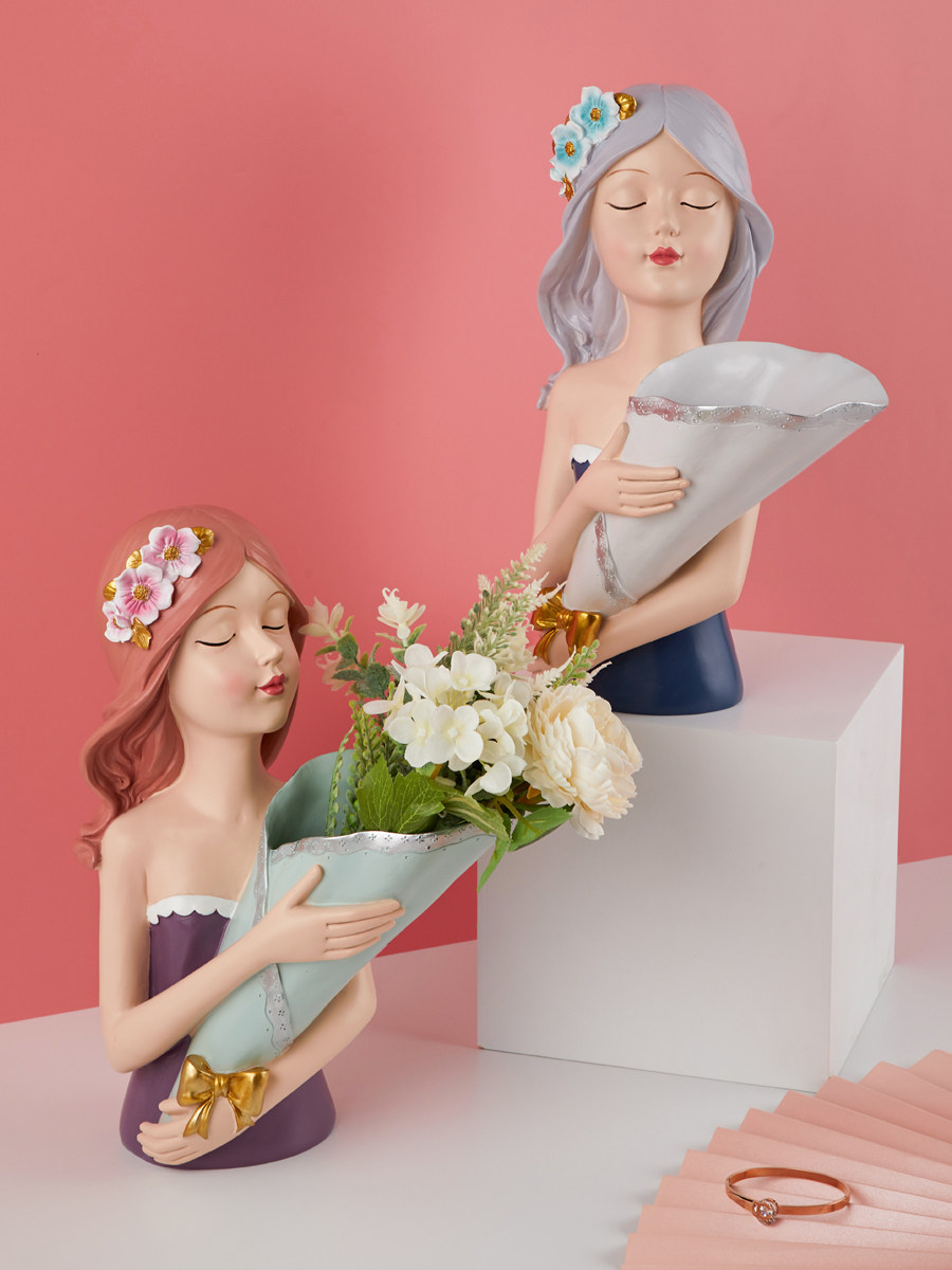 轻奢风捧花女孩摆件现代家居客厅泡泡少女装饰品创意餐桌插花摆设