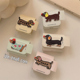 皮质刺绣腊肠狗带挂件适用苹果新4代airpods蓝牙无线耳机保护套airpods1/2/3硅胶软壳airpodspro二代新款小众