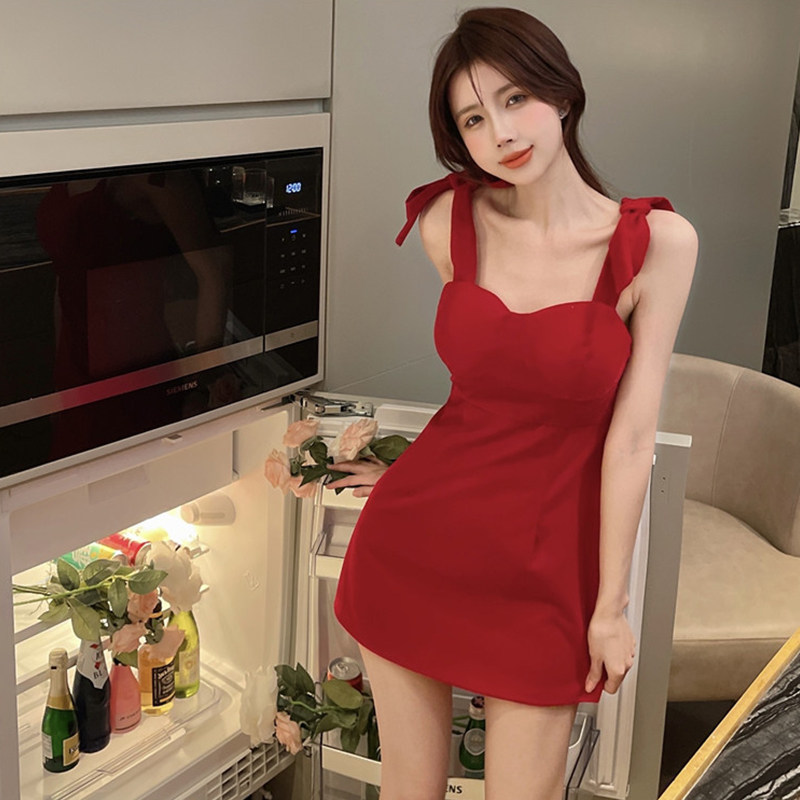 2022春夏季新款法式复古红色吊带连衣裙女收腰性感短裙修身包臀裙