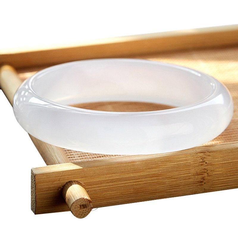 白色玛瑙手镯女款v甜美秀气少女士巴西天然正品原色冰种玉髓镯子