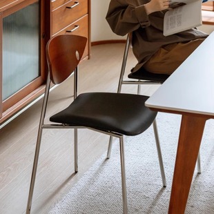 北欧实木靠背中古侘寂风餐椅设计师餐桌椅网红创意小户型复古椅子
