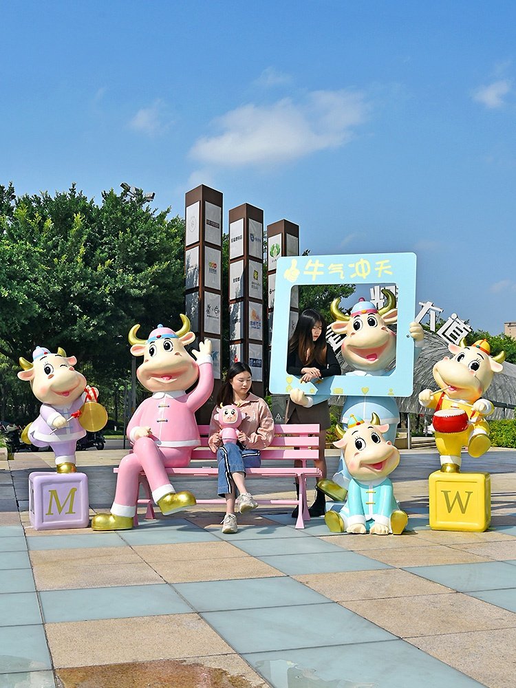 (今日6折)玻璃钢卡通牛雕塑景点商广场门店吸引人网红美陈户外大型落