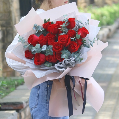 252021玫瑰花仿真花束更真实浪漫情人z节塑料花束单支假花环求爱瓶