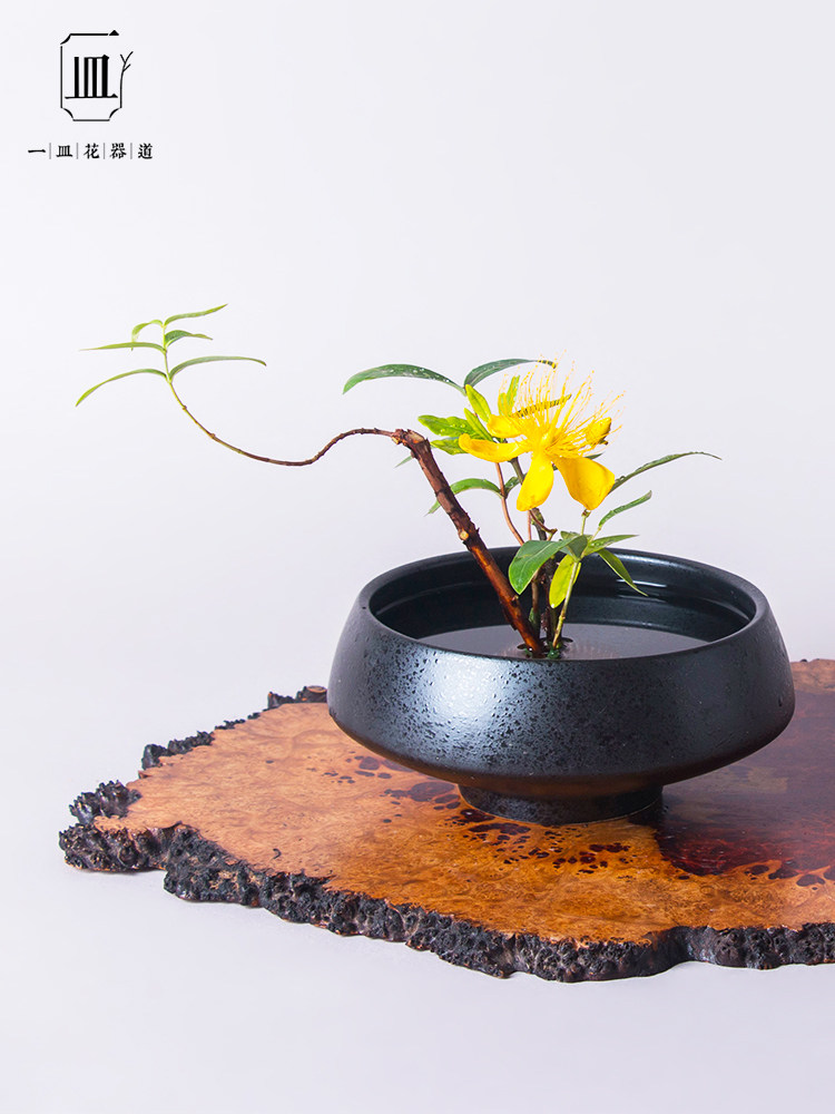 禅意陶瓷中式剑山插花器黑色棱角碗花盆日式花道器皿花艺花器艺术