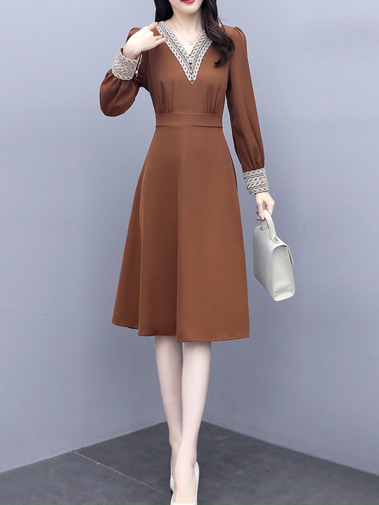 今年流行裙子2021秋季新款韩版洋气高端收腰显瘦中长款v领连衣裙