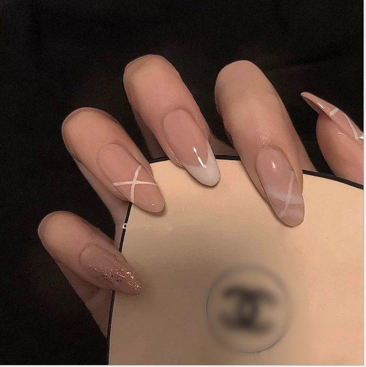 夏天显手白的美甲成品穿戴式法式边中长款指甲贴片2021新款可拆卸