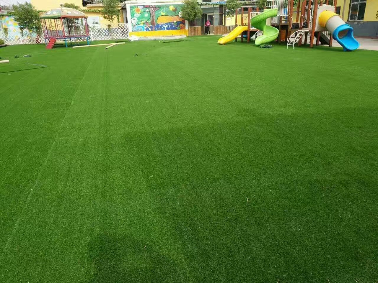 仿真草坪垫子人造绿色塑料室内阳台装饰户外幼儿园人工假草皮地毯