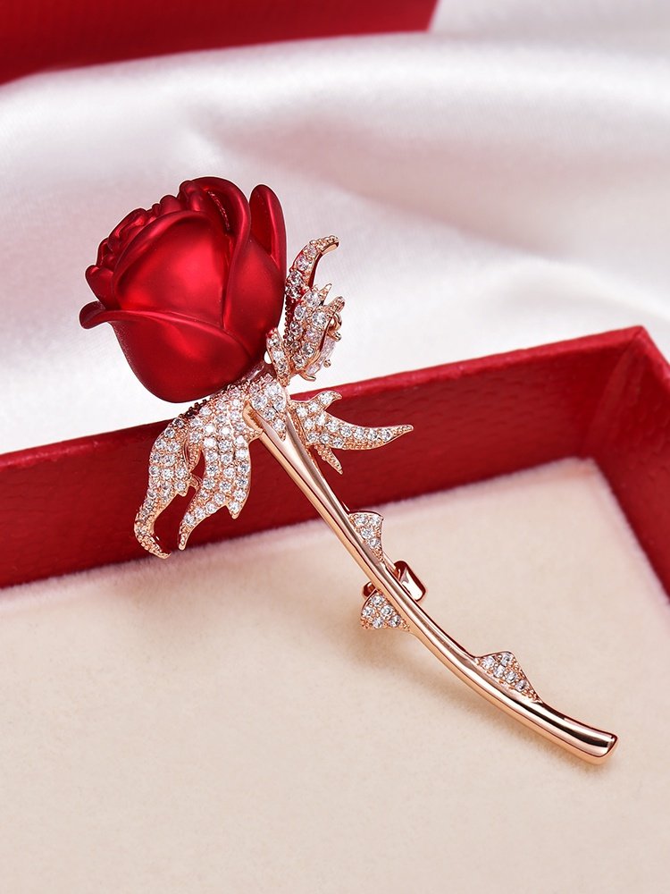(今日6.8折)红色玫瑰花胸针夏季2021年新款潮高档女精致西装网红别针