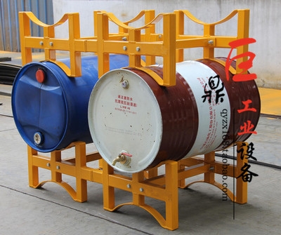 铁桶塑料高架摆放2架油桶