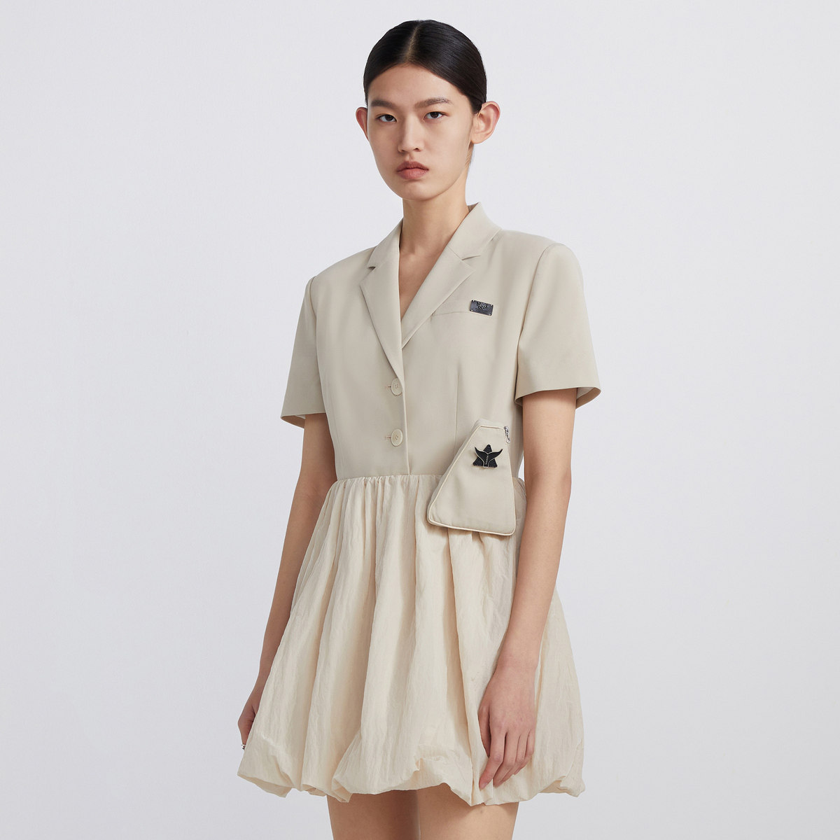 genteel荷高2022夏女装新品风格款西装领灯笼连衣裙guc21750647